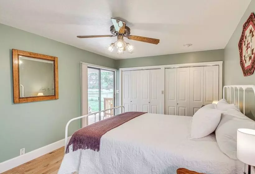 Erie Farmhouse W/ Fire Pit + Grill: Pets Welcome!