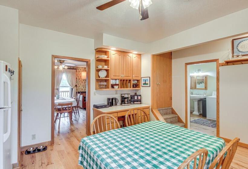 Erie Farmhouse W/ Fire Pit + Grill: Pets Welcome!