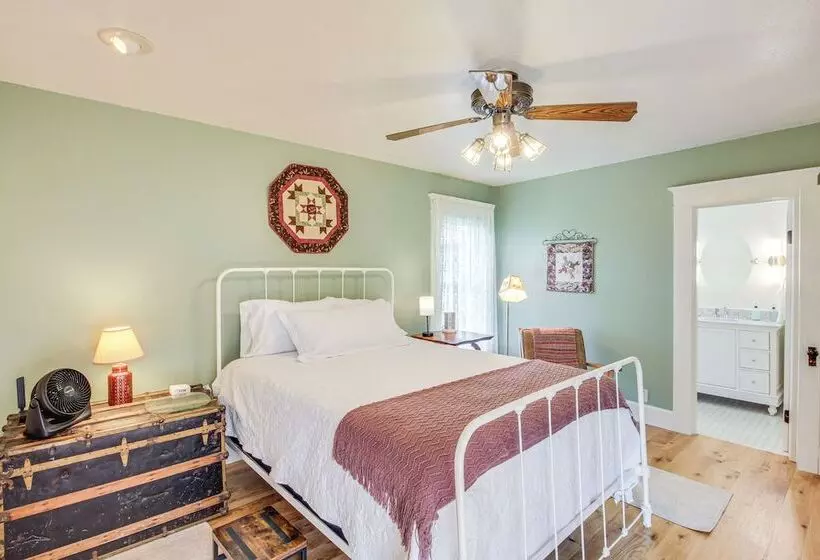 Erie Farmhouse W/ Fire Pit + Grill: Pets Welcome!