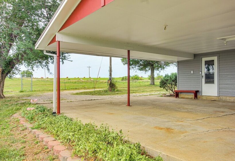 Erie Farmhouse W/ Fire Pit + Grill: Pets Welcome!