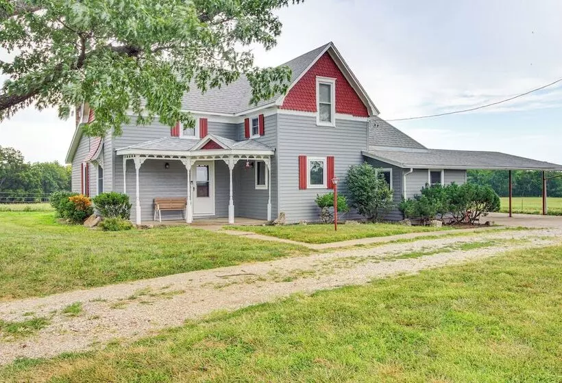 Erie Farmhouse W/ Fire Pit + Grill: Pets Welcome!