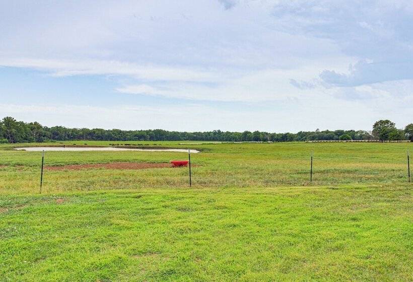 Erie Farmhouse W/ Fire Pit + Grill: Pets Welcome!