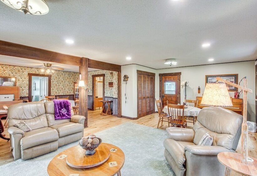 Erie Farmhouse W/ Fire Pit + Grill: Pets Welcome!