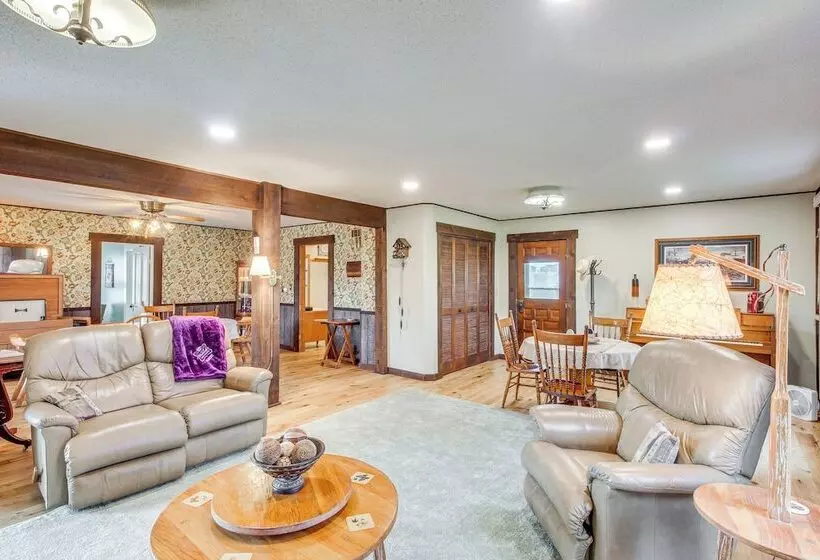 Erie Farmhouse W/ Fire Pit + Grill: Pets Welcome!