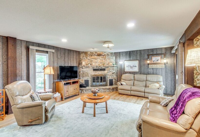 Erie Farmhouse W/ Fire Pit + Grill: Pets Welcome!