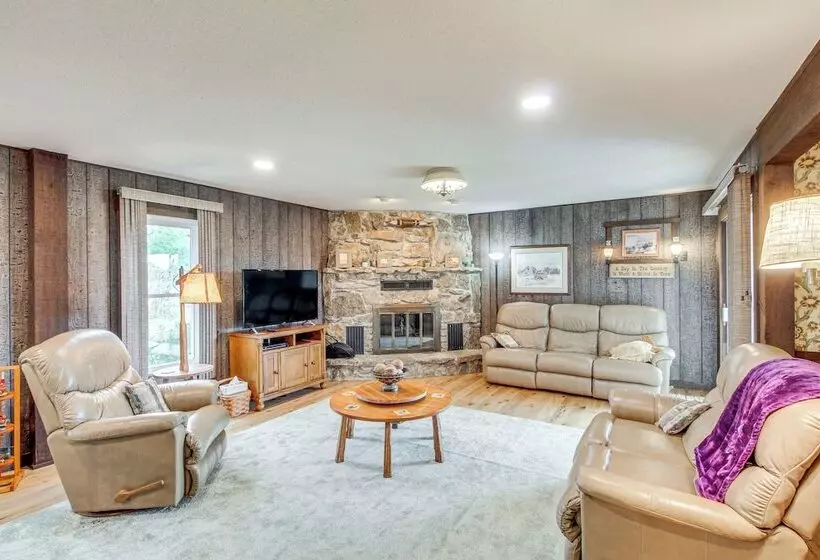 Erie Farmhouse W/ Fire Pit + Grill: Pets Welcome!