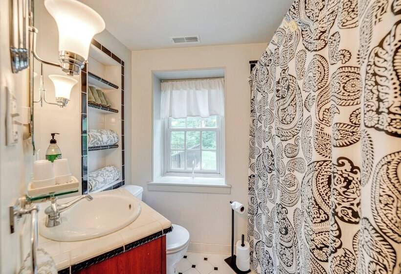 Family Friendly Pottstown Home W/ On Site Pond!