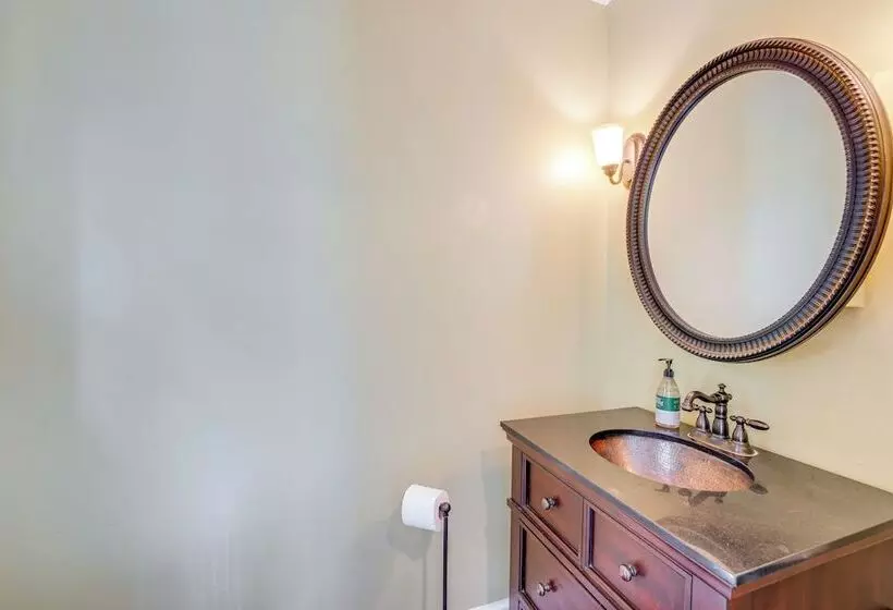 Family Friendly Pottstown Home W/ On Site Pond!