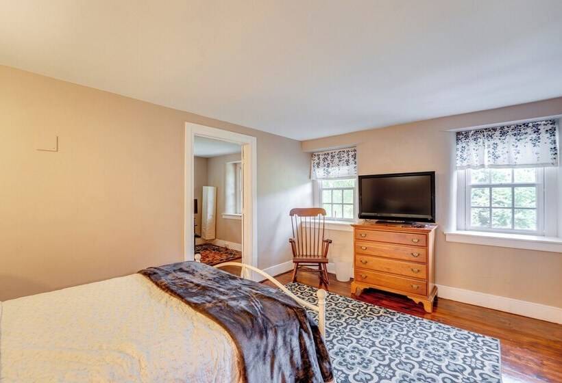 Family Friendly Pottstown Home W/ On Site Pond!