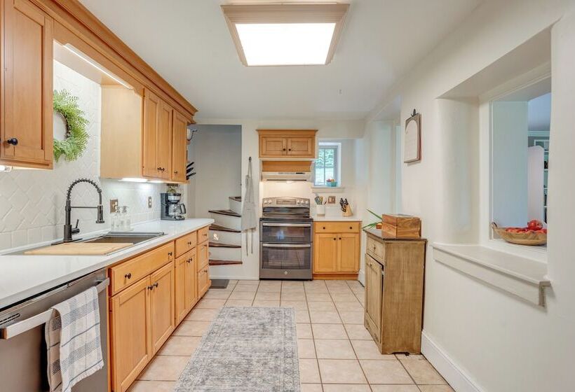 Family Friendly Pottstown Home W/ On Site Pond!