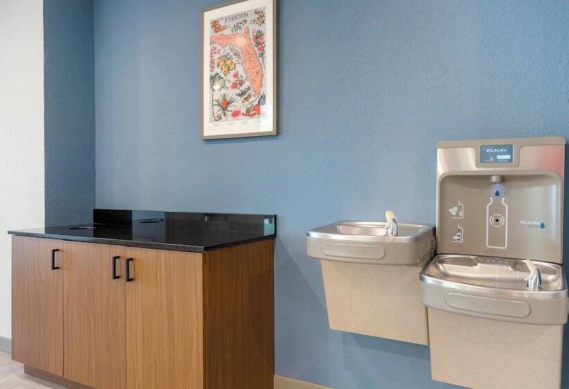 Hôtel Hometowne Studios By Red Roof Tampa   Airport