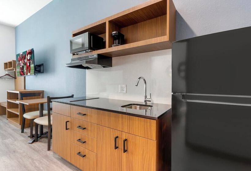 Hôtel Hometowne Studios By Red Roof Tampa   Airport