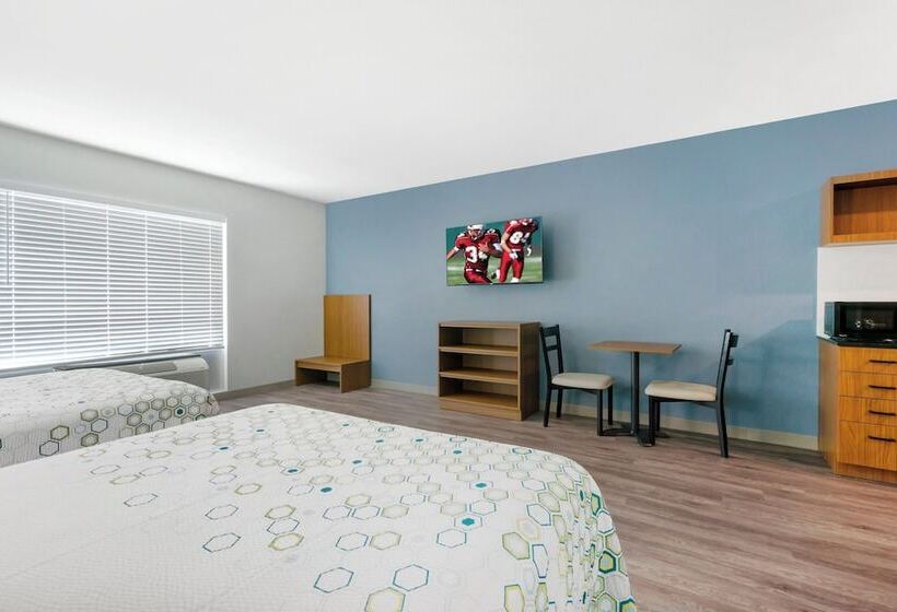 Hôtel Hometowne Studios By Red Roof Tampa   Airport