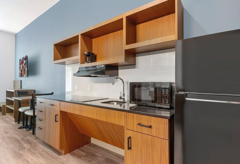 Hôtel Hometowne Studios By Red Roof Tampa   Airport