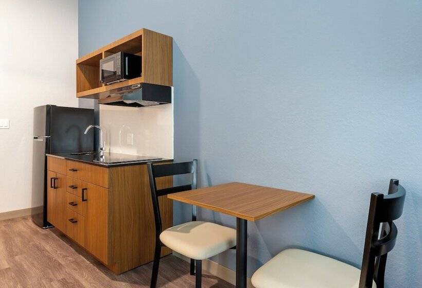 Hôtel Hometowne Studios By Red Roof Tampa   Airport