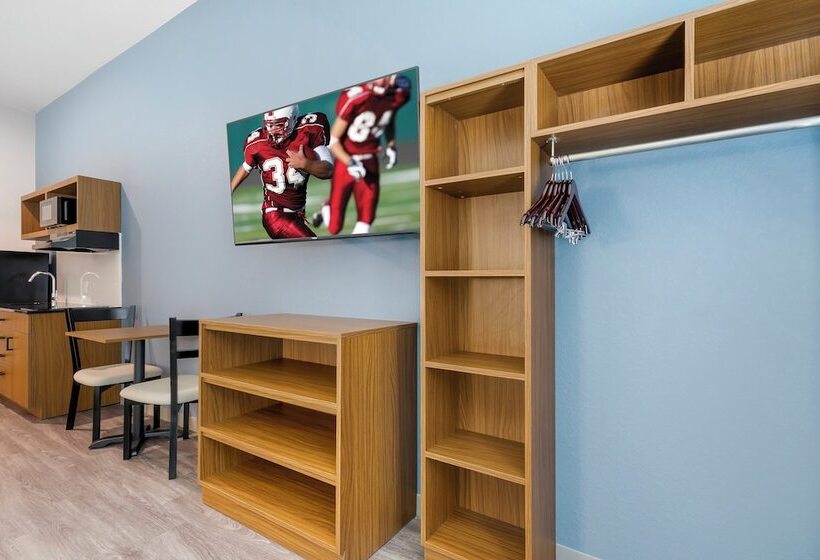 Hôtel Hometowne Studios By Red Roof Tampa   Airport