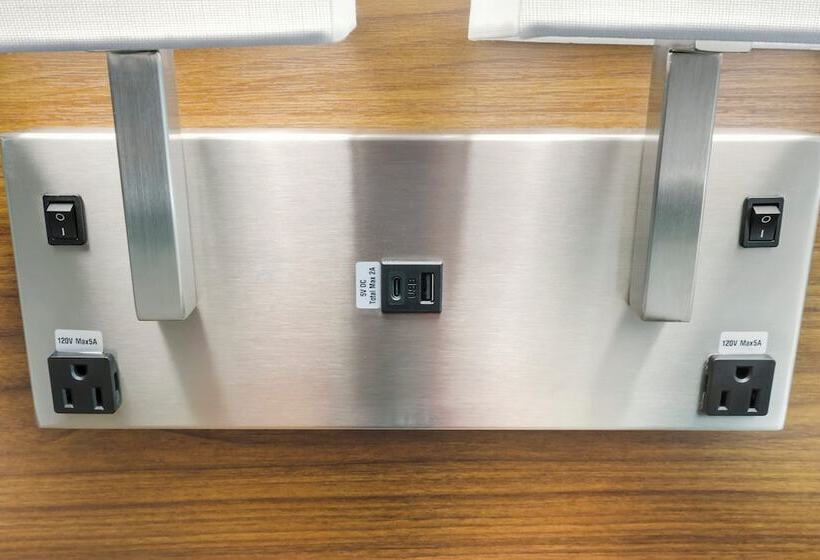 Hôtel Hometowne Studios By Red Roof Tampa   Airport