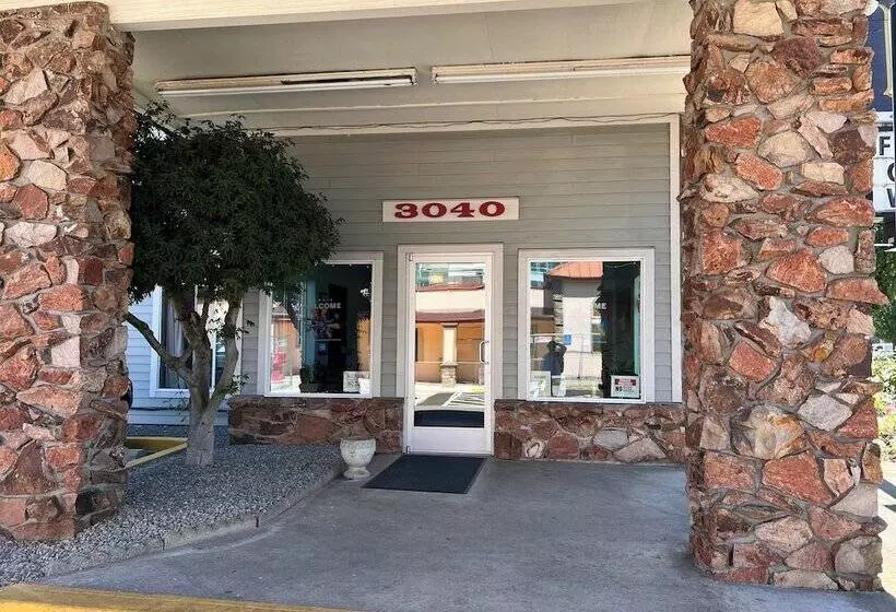 هتل Unicorn Inn By Oyo Portland