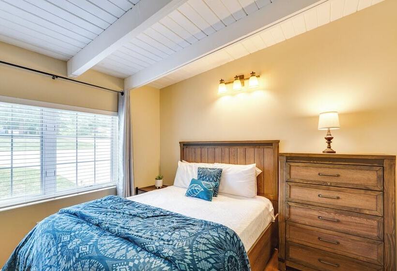 Large Lake Of The Ozarks Home: Deck, Dock & Views