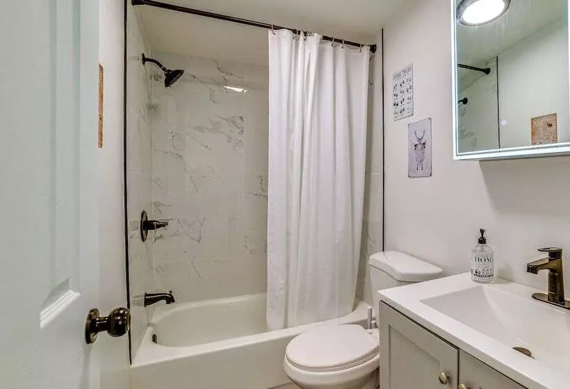 Modern Unadilla Retreat W/ Decks & Gas Grill!