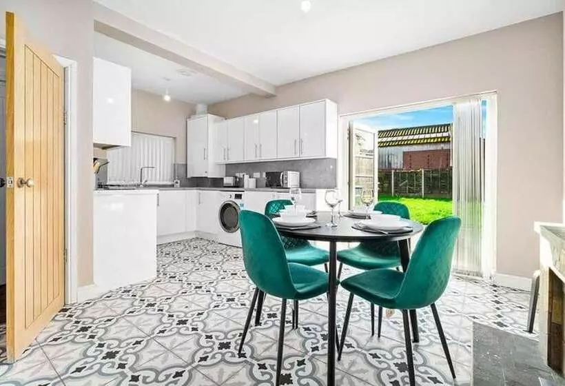 Residenssi Cosy 3 Bed House In Birmingham With Free Parking