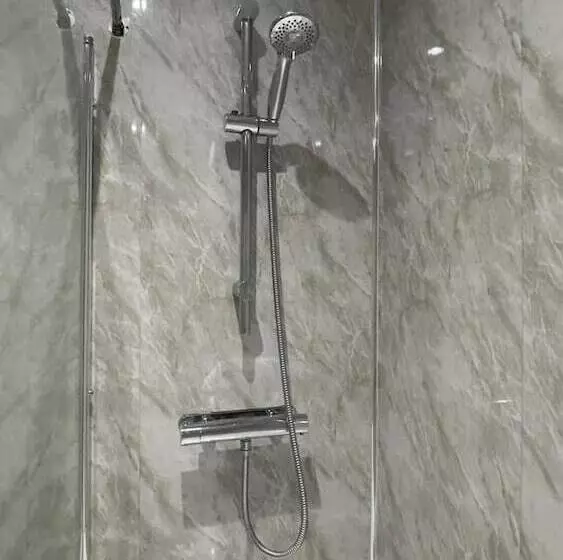 Residenssi Cosy 3 Bed House In Birmingham With Free Parking