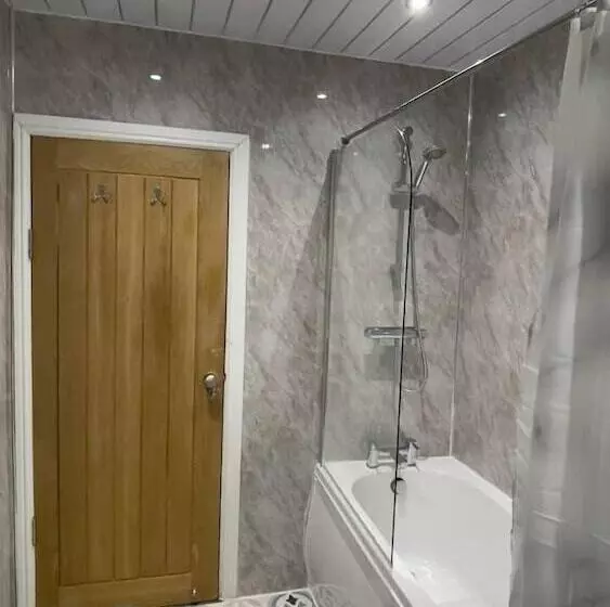 Residenssi Cosy 3 Bed House In Birmingham With Free Parking