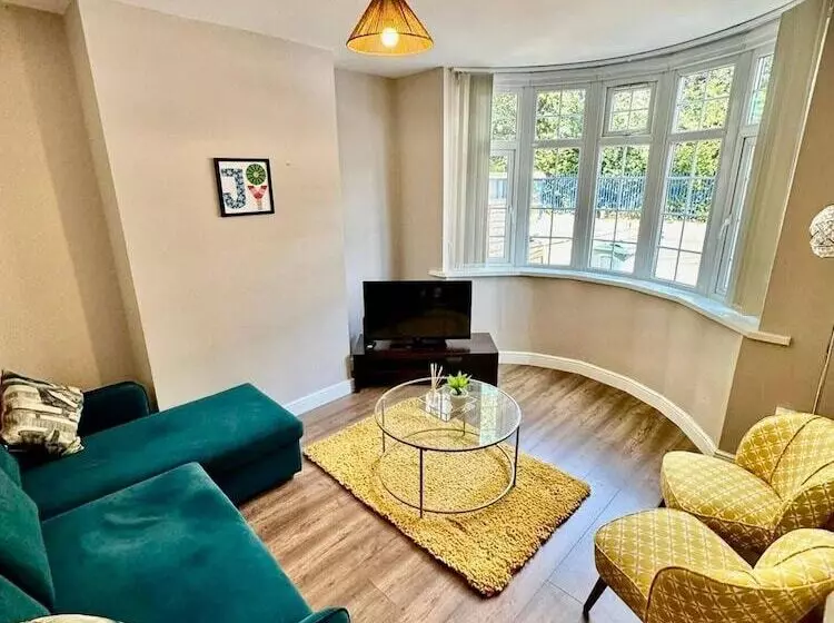 Residenssi Cosy 3 Bed House In Birmingham With Free Parking