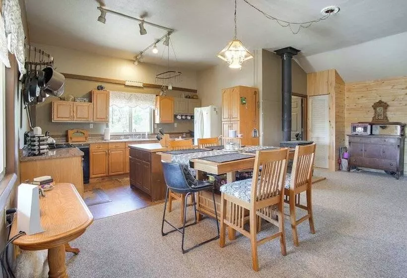 Serene Saguache Haven On 40 Acres: Mountain Views!