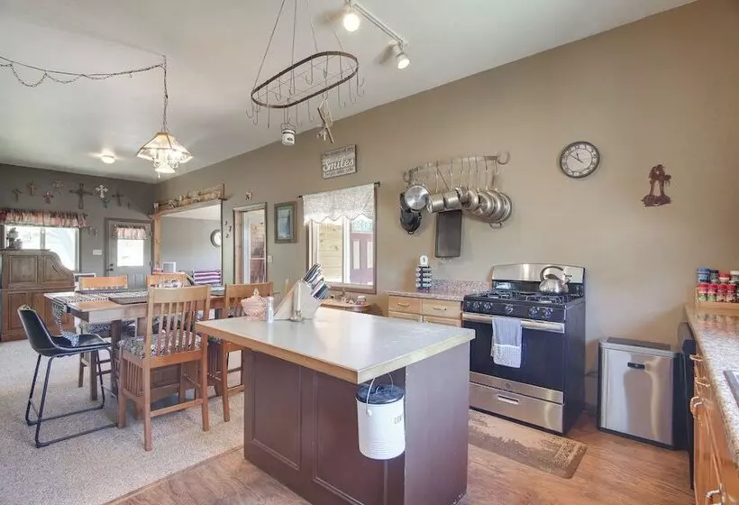 Serene Saguache Haven On 40 Acres: Mountain Views!