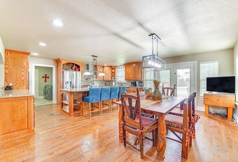 Fire Pit + Sauna: Spacious Lake Texoma Retreat!