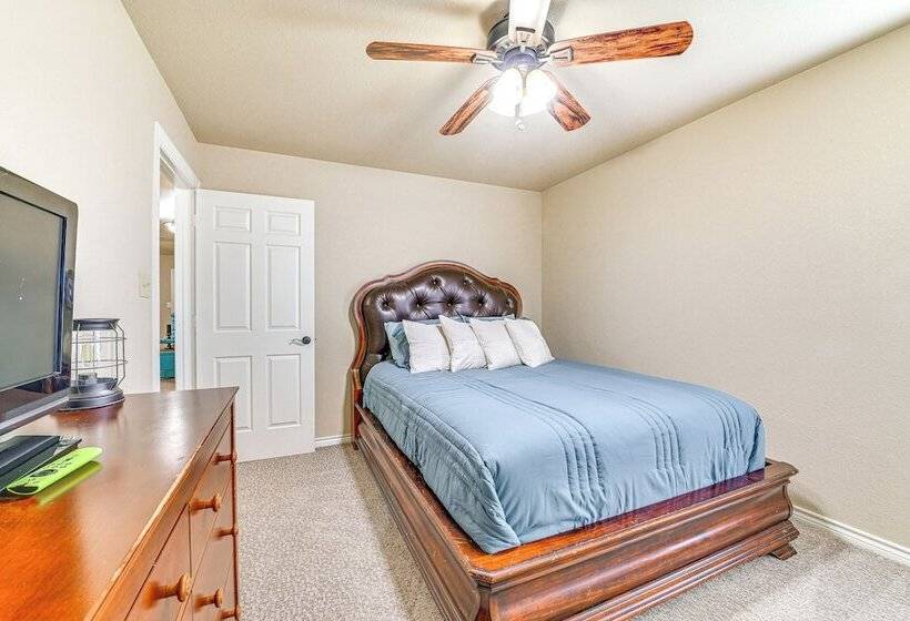 Fire Pit + Sauna: Spacious Lake Texoma Retreat!