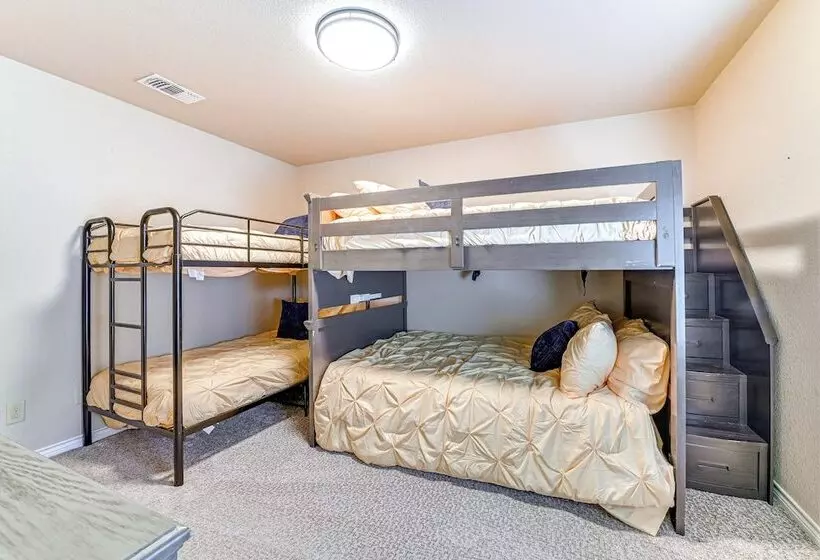 Fire Pit + Sauna: Spacious Lake Texoma Retreat!