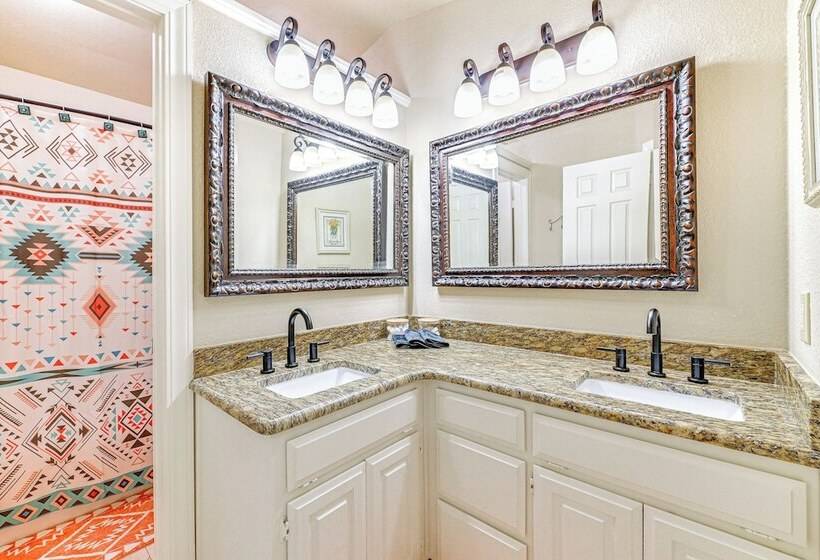 Fire Pit + Sauna: Spacious Lake Texoma Retreat!