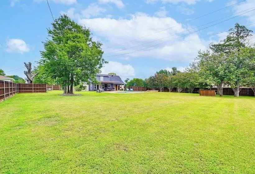 Fire Pit + Sauna: Spacious Lake Texoma Retreat!