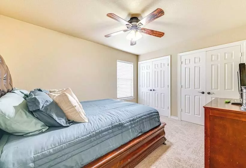 Fire Pit + Sauna: Spacious Lake Texoma Retreat!