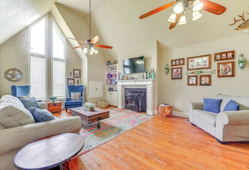 Fire Pit + Sauna: Spacious Lake Texoma Retreat!