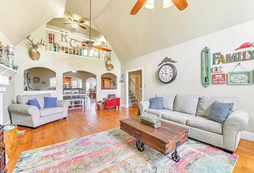 Fire Pit + Sauna: Spacious Lake Texoma Retreat!