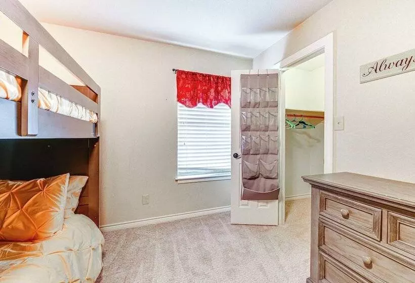 Fire Pit + Sauna: Spacious Lake Texoma Retreat!