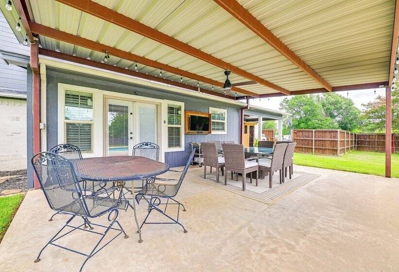 Fire Pit + Sauna: Spacious Lake Texoma Retreat!