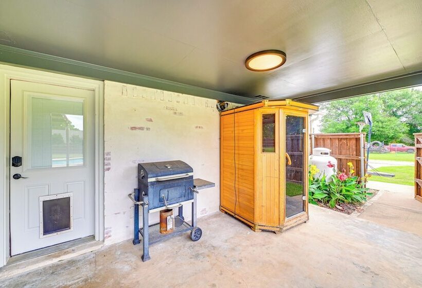 Fire Pit + Sauna: Spacious Lake Texoma Retreat!