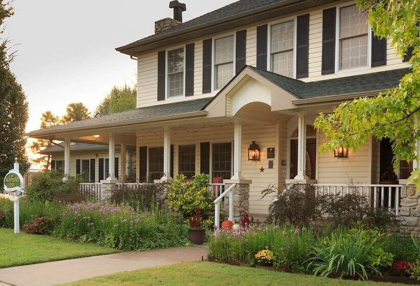 تختخواب و صبحانه Montford Inn & Cottages