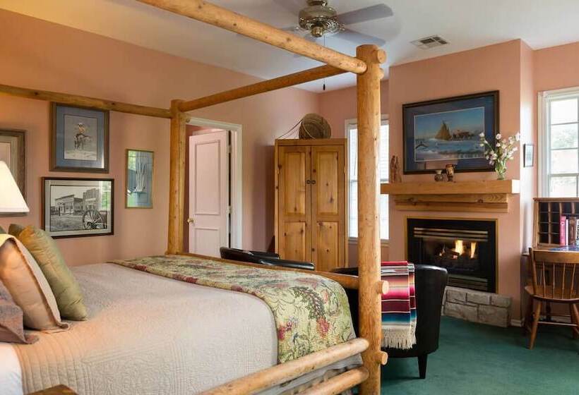 تختخواب و صبحانه Montford Inn & Cottages