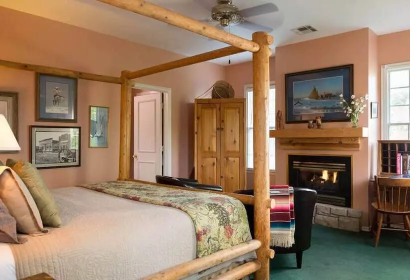 ベッドアンドブレックファースト Montford Inn & Cottages