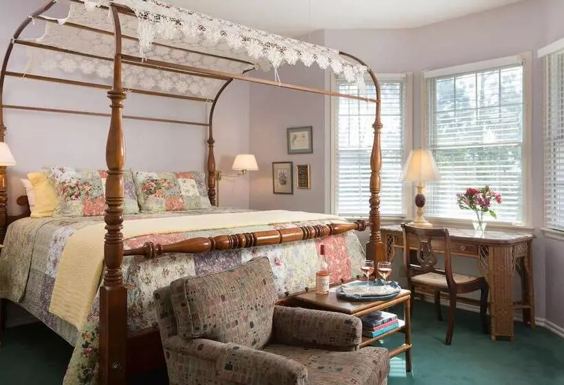 ベッドアンドブレックファースト Montford Inn & Cottages