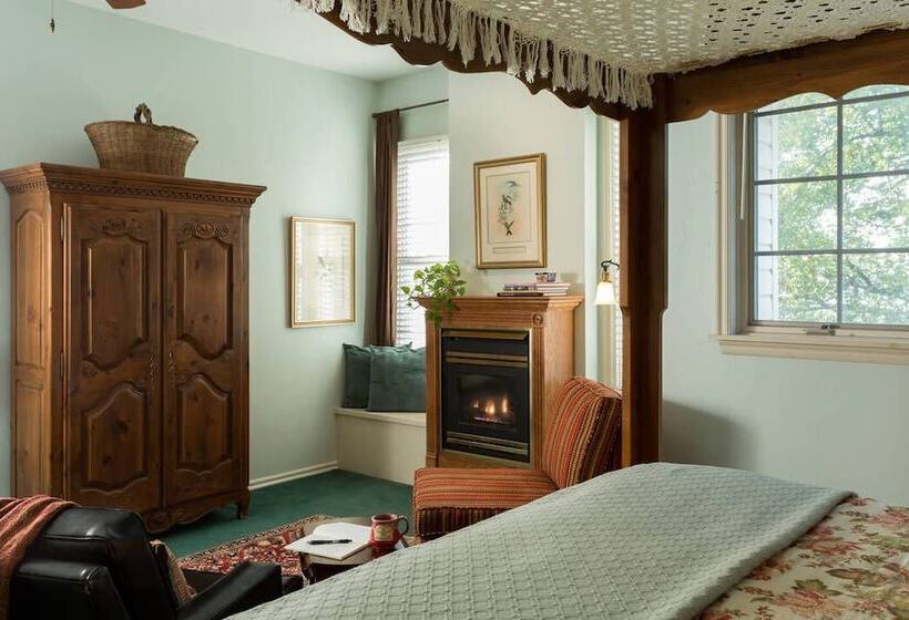 تختخواب و صبحانه Montford Inn & Cottages