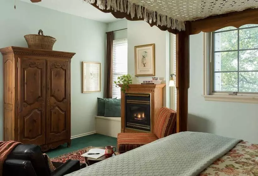 ベッドアンドブレックファースト Montford Inn & Cottages