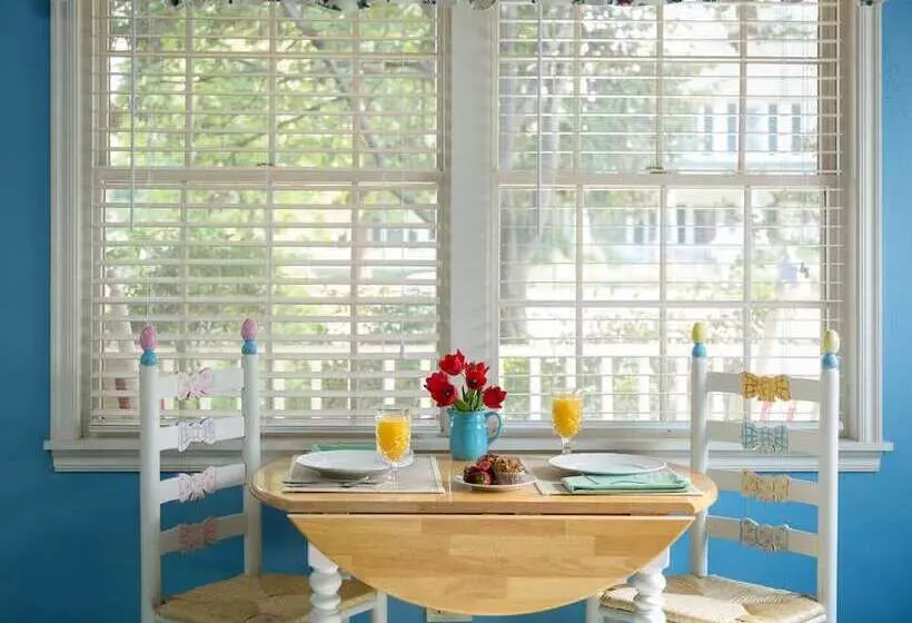 ベッドアンドブレックファースト Montford Inn & Cottages