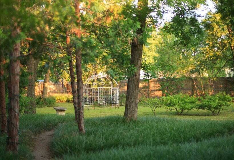 تختخواب و صبحانه Montford Inn & Cottages