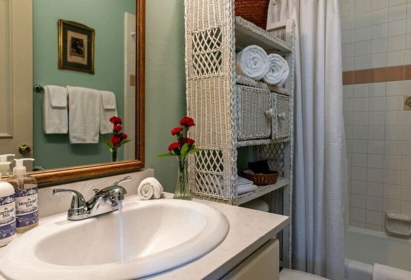 تختخواب و صبحانه Montford Inn & Cottages